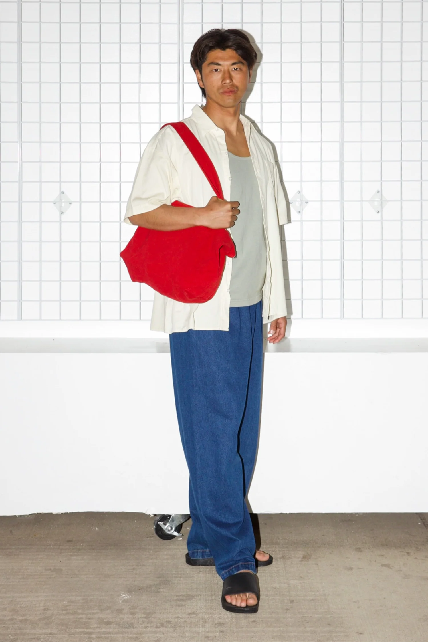 BD06 - Carry All Zip Tote - Image 12
