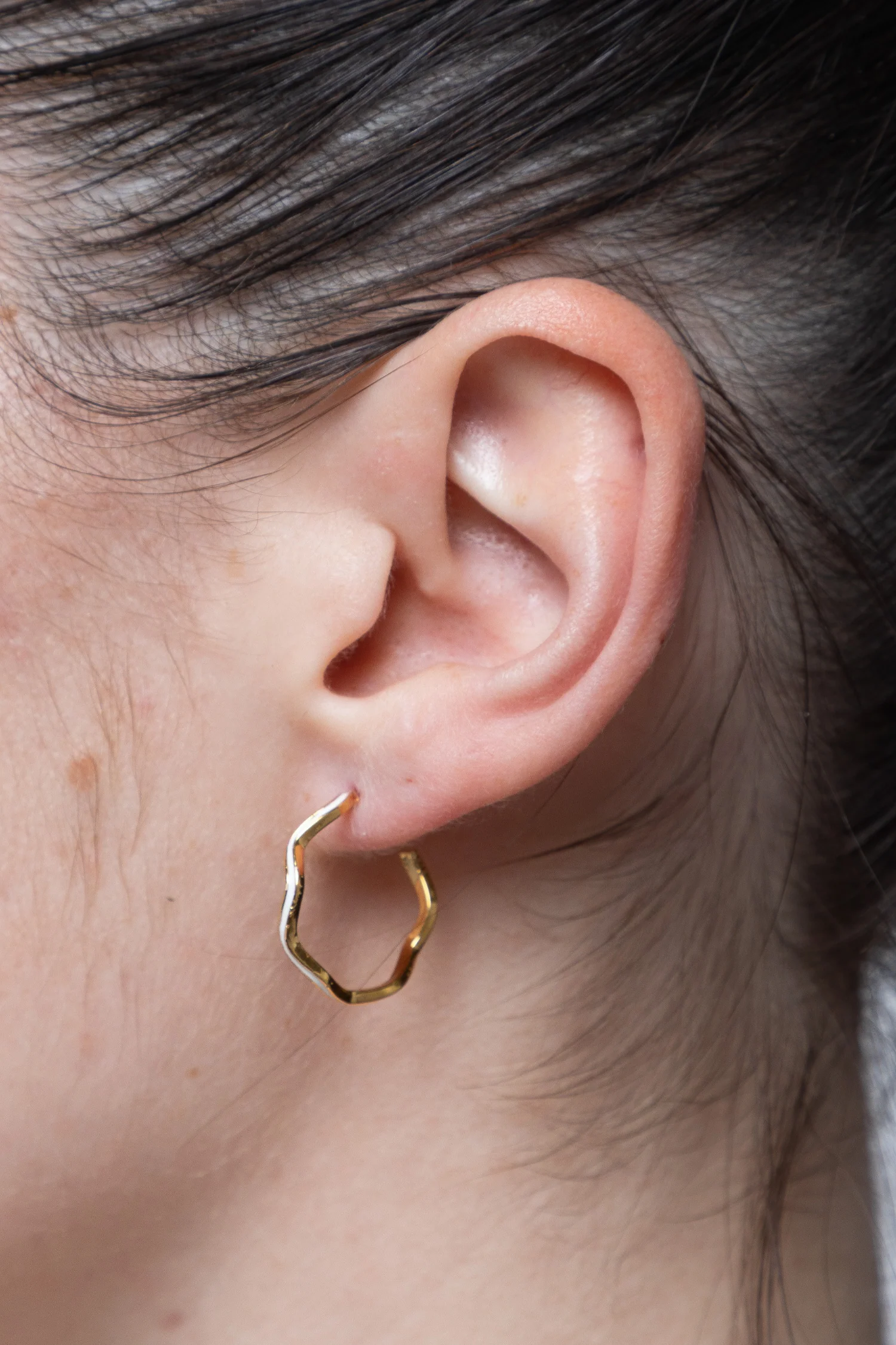 JWLWEH - Wavy Enameled Hoop Earrings - Image 21
