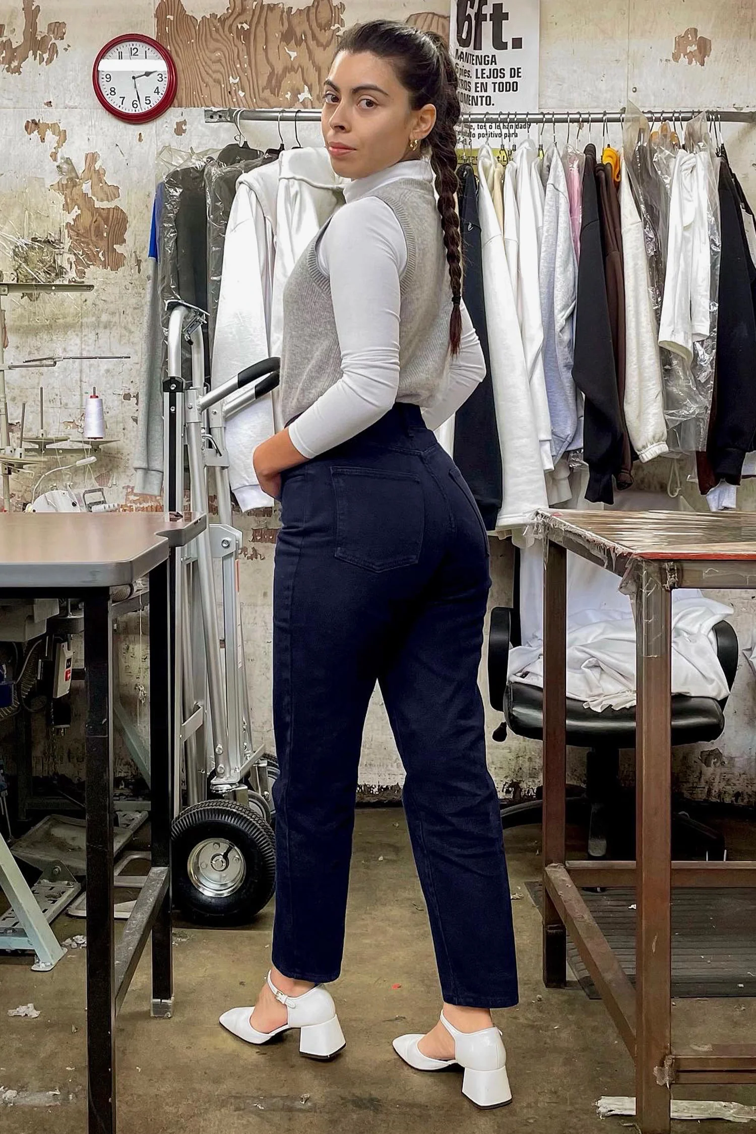 RFK313 - Cashmere Knit V-Neck Vest - Image 11