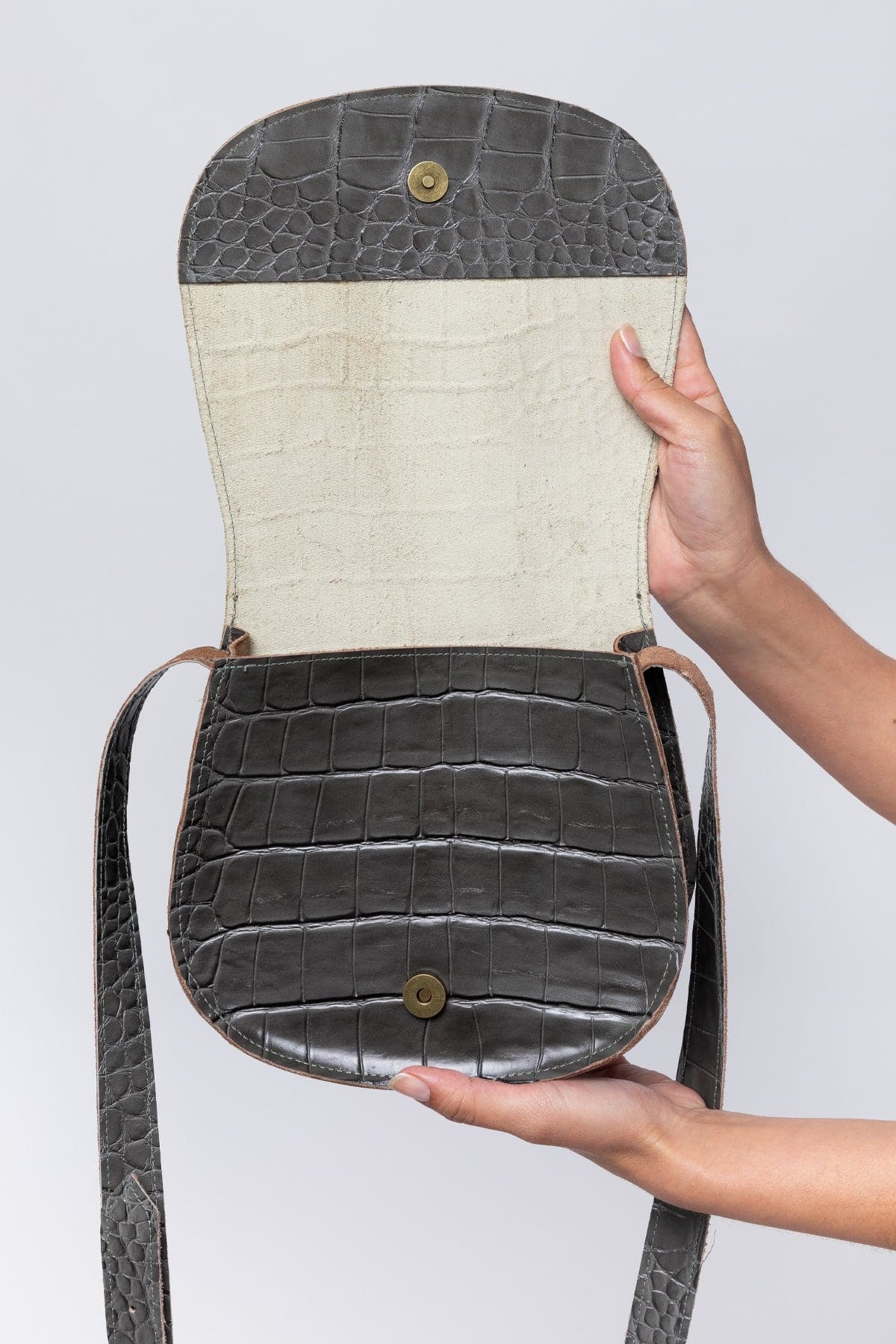 RLH3453 - Classic Leather Saddle Bag - Image 24