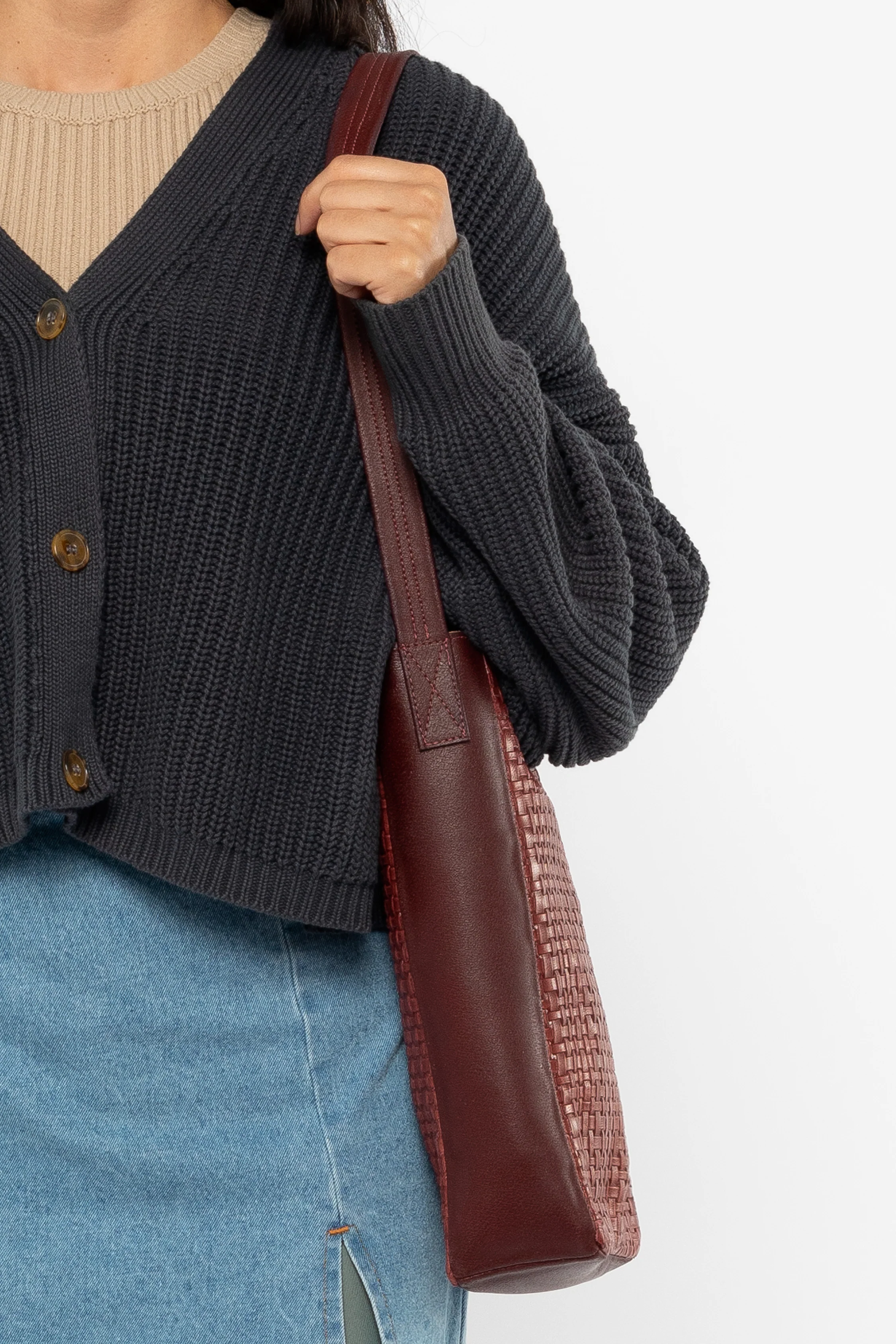 RLH3482 - Woven Leather Slim Tote - Image 7