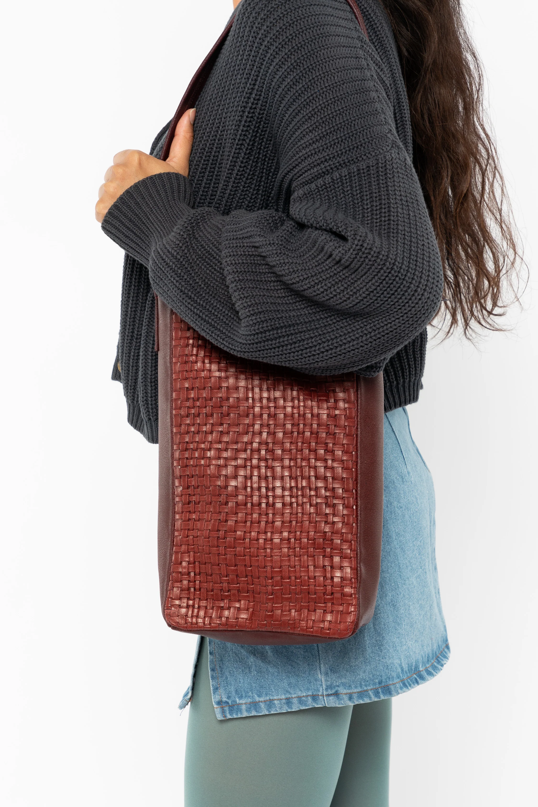 RLH3482 - Woven Leather Slim Tote - Image 9