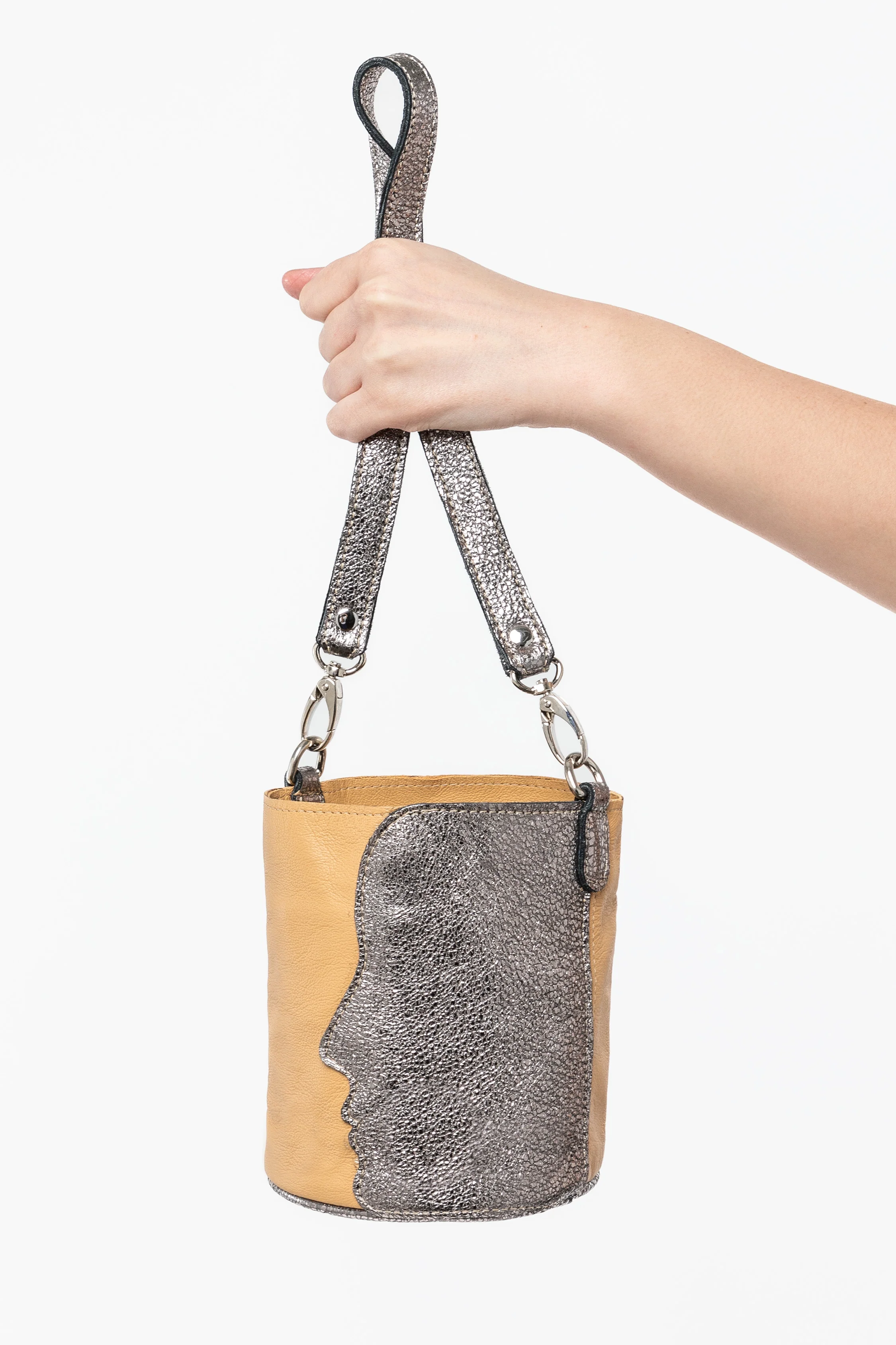 RLH3484 - Silhouette Bucket Tote - Image 33
