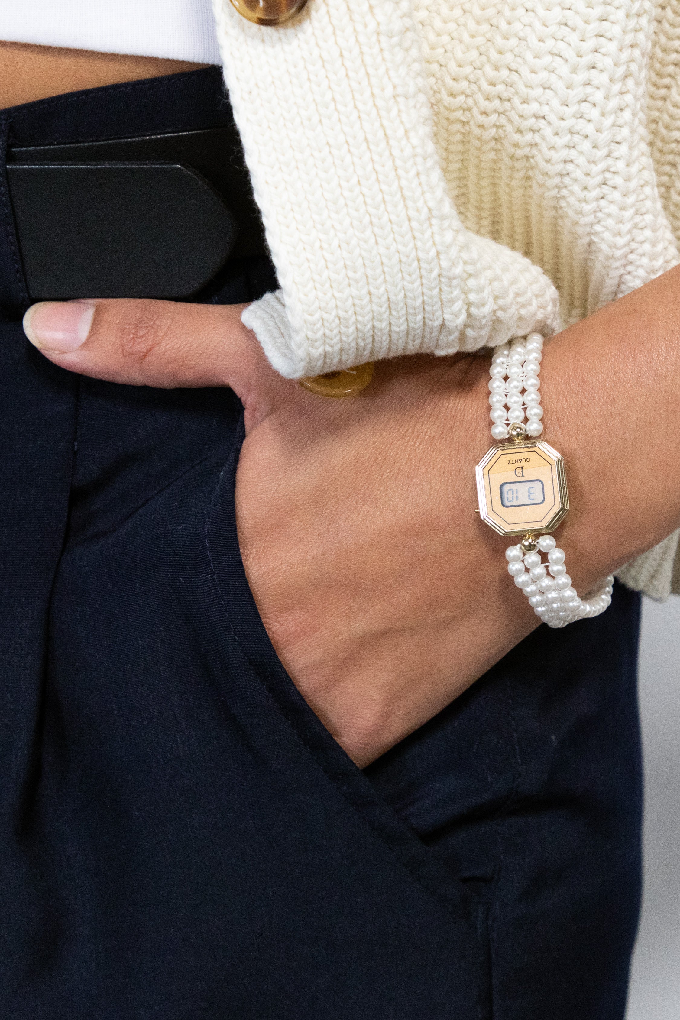 WCHRLUXB - Ladies 1980s Pearl Watch - Image 7